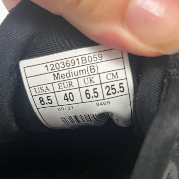 Brooks Black and White Athletic Footwear Size 8.5 Running Shoes - Picture 3 of 4